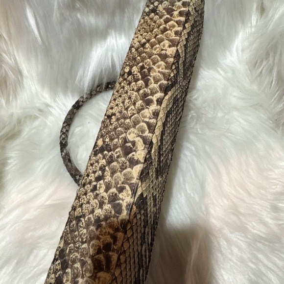 Elegant Snake Print Handbag - Picture 6 of 7